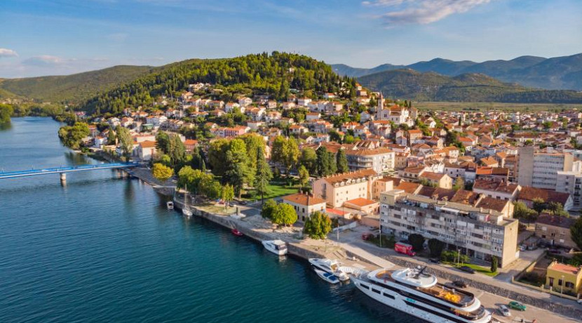 850 636 830 460